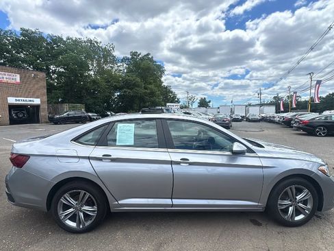 Used 2024 Volkswagen Jetta SE FWD image 4