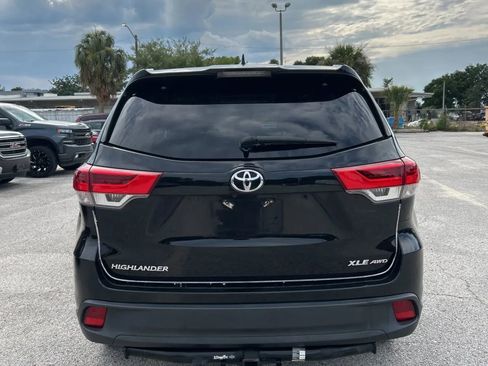 Used 2017 Toyota Highlander XLE AWD/4WD image 6