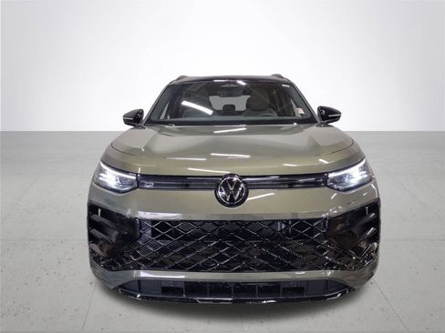 New 2025 Volkswagen Tiguan SE R-Line image 3