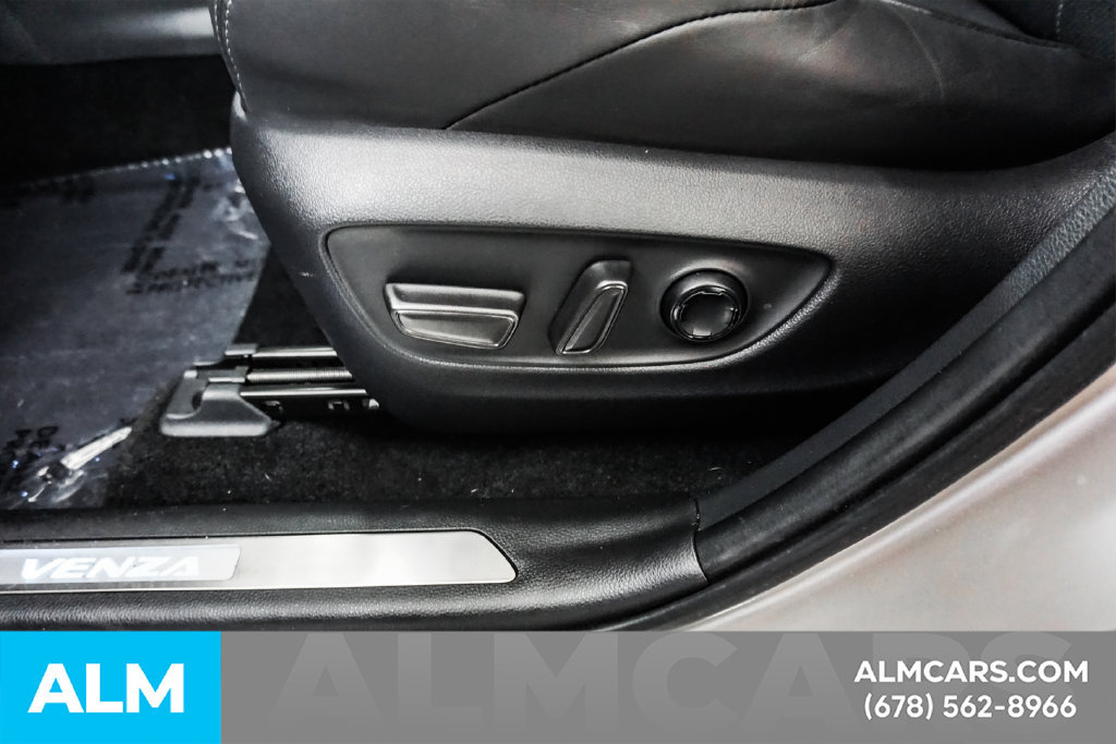 Used 2023 Toyota Venza Limited AWD/4WD image 30