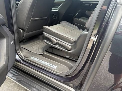 Used 2025 Chevrolet Suburban High Country AWD/4WD image 11