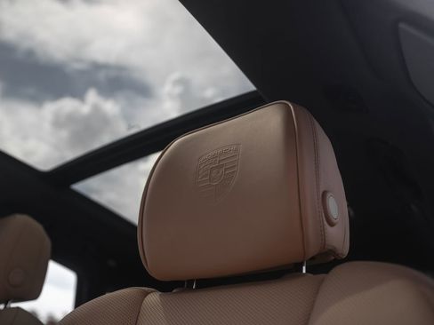 New 2025 Porsche Macan image 37