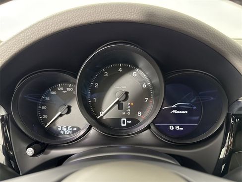 Certified 2023 Porsche Macan image 37