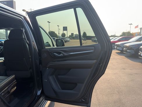 Used 2023 GMC Yukon Denali AWD/4WD image 17