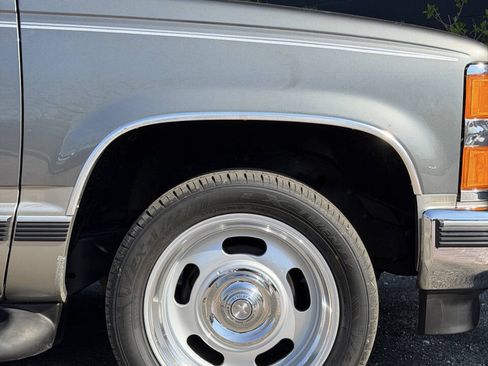 Used 1999 Chevrolet Suburban 2WD w/ Preferred Equipment Group 3 image 14