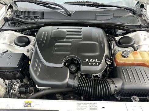 Used 2013 Dodge Challenger SXT image 18