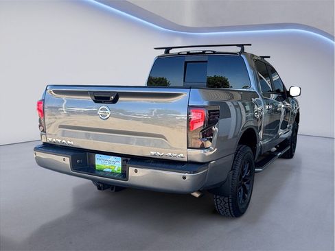 Used 2017 Nissan Titan SV AWD/4WD image 6