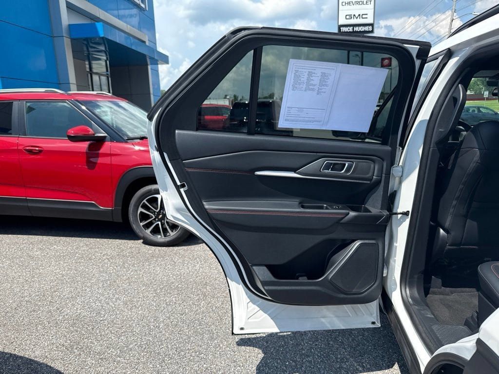 Used 2025 Ford Explorer ST-Line AWD/4WD image 14