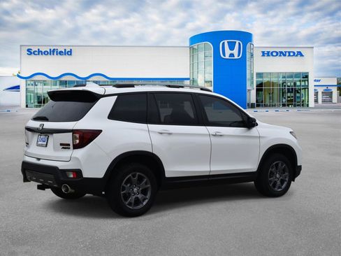 Used 2024 Honda Passport TrailSport image 3