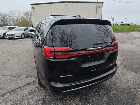 Used 2021 Chrysler Pacifica Touring-L image 5