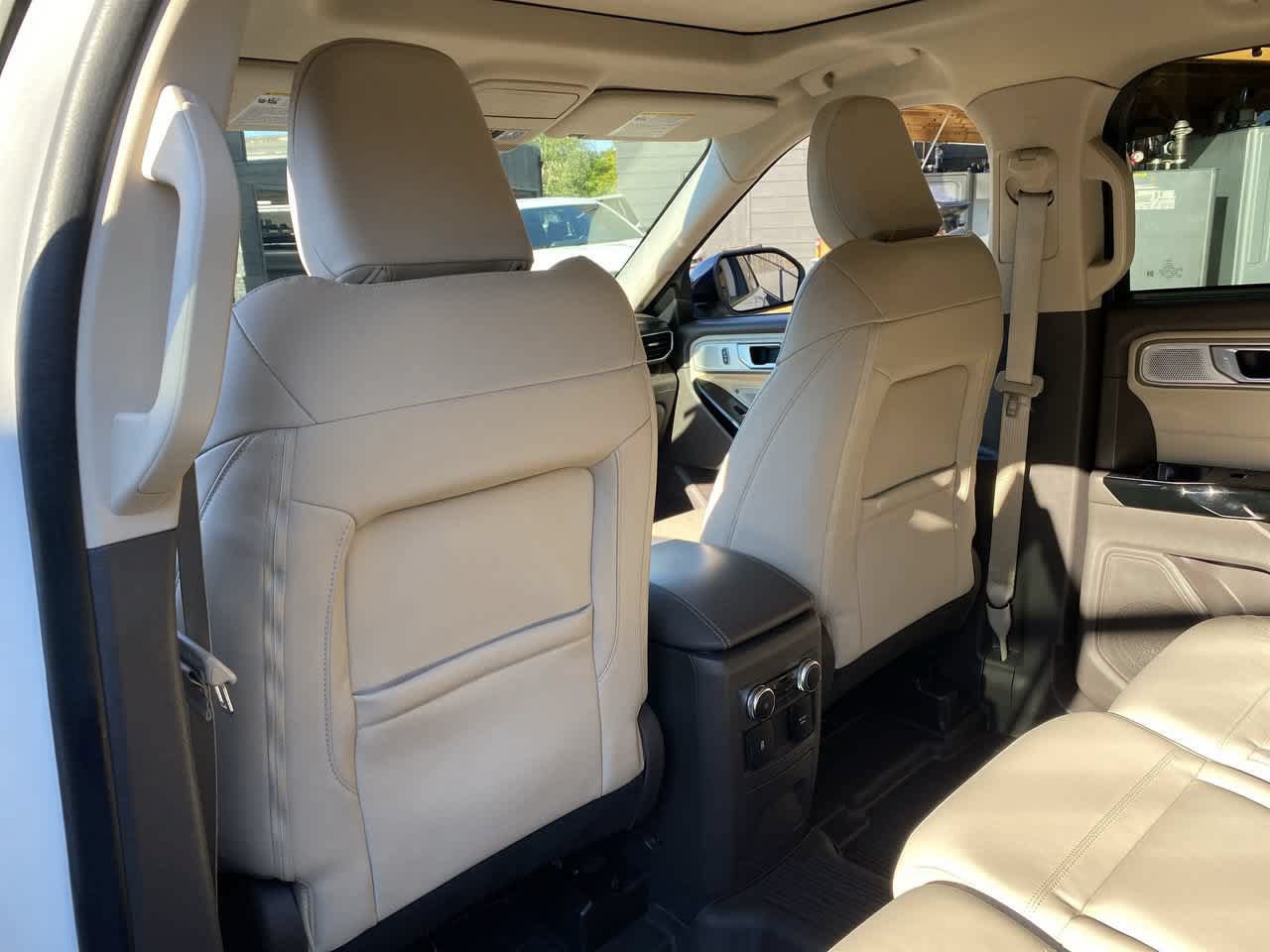 Used 2022 Ford Explorer Platinum w/ Equipment Group 601A AWD/4WD image 16