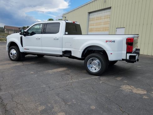 New 2026 Ford F450 Platinum w/ FX4 Off-Road Package AWD/4WD image 4