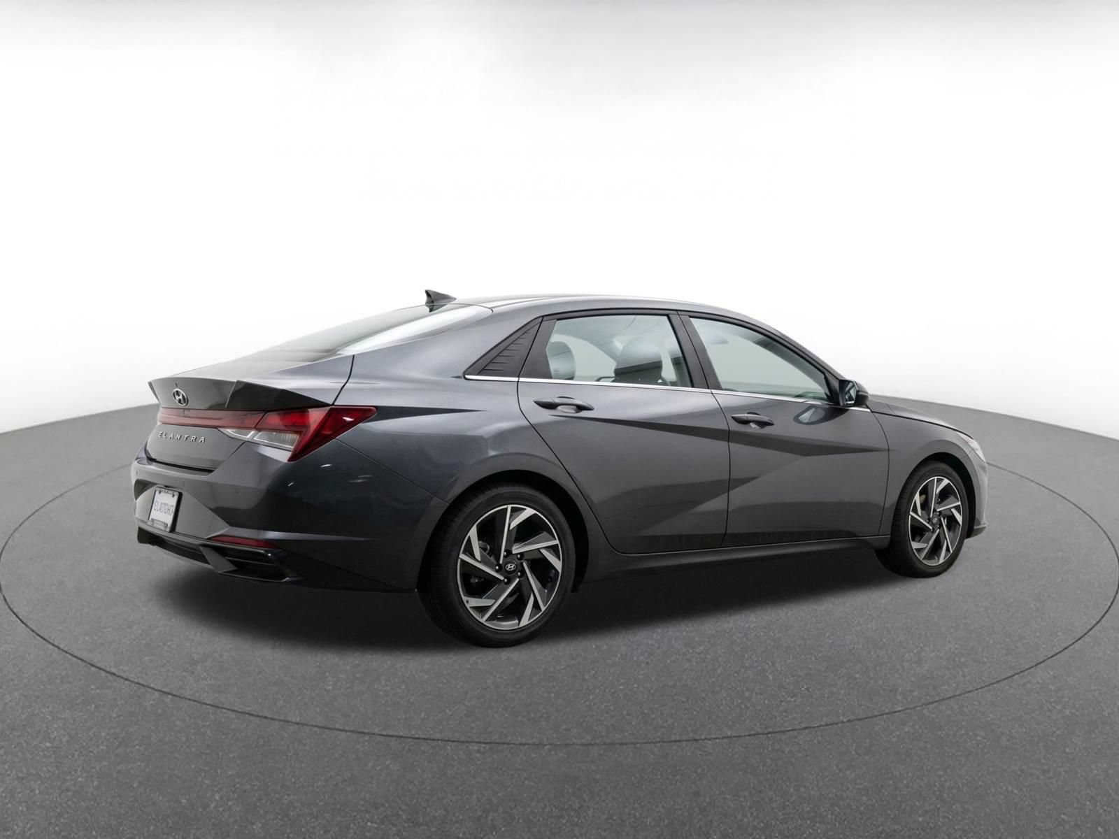 Used 2025 Hyundai Elantra SEL FWD image 8