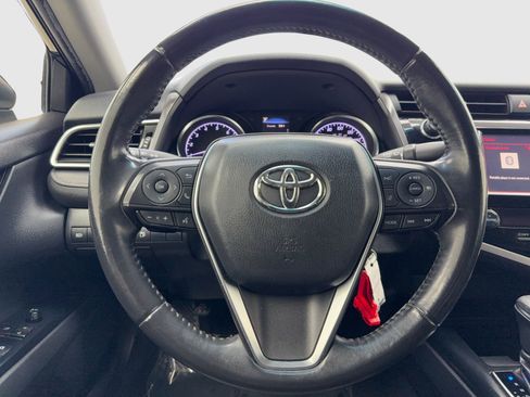 Used 2018 Toyota Camry SE image 19