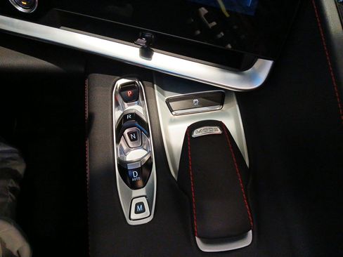 Used 2024 Chevrolet Corvette Stingray Convertible w/ Z51 Performance Package image 12