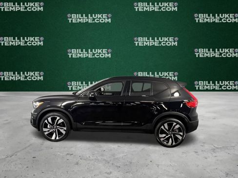 Used 2025 Volvo XC40 B5 Plus image 11