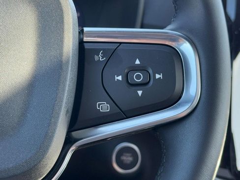 Certified 2025 Volvo XC40 B5 Plus image 19