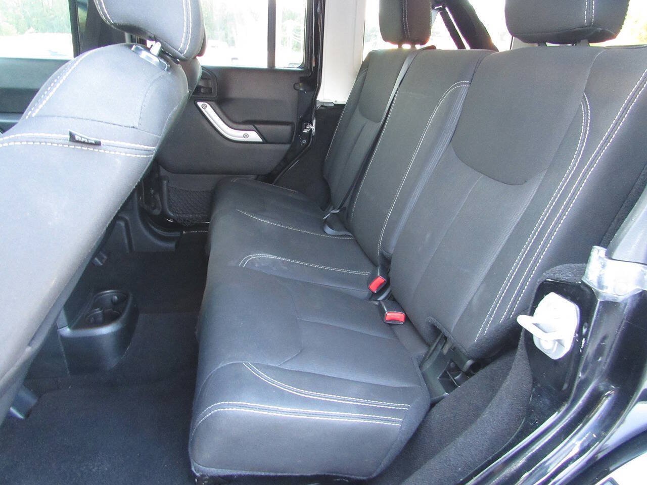 Used 2018 Jeep Wrangler Unlimited Sahara AWD/4WD image 34