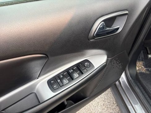 Used 2017 Dodge Journey SE w/ Flexible Seating Group FWD image 25