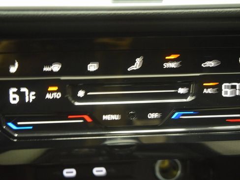 New 2025 Volkswagen Taos SE image 13