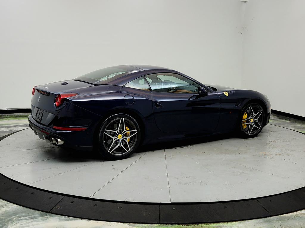 Used 2015 Ferrari California T RWD image 5