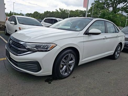 Used 2024 Volkswagen Jetta SE FWD image 3