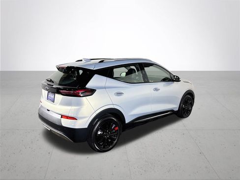 Used 2023 Chevrolet Bolt EUV Premier w/ Sun & Sound Package FWD image 6