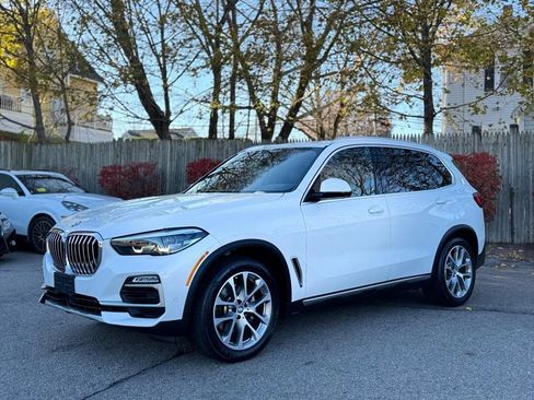 Used 2021 BMW X5 xDrive40i w/ Premium Package image 2