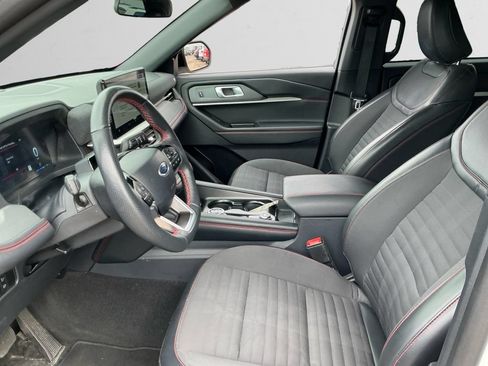 Used 2025 Ford Explorer ST-Line AWD/4WD image 9