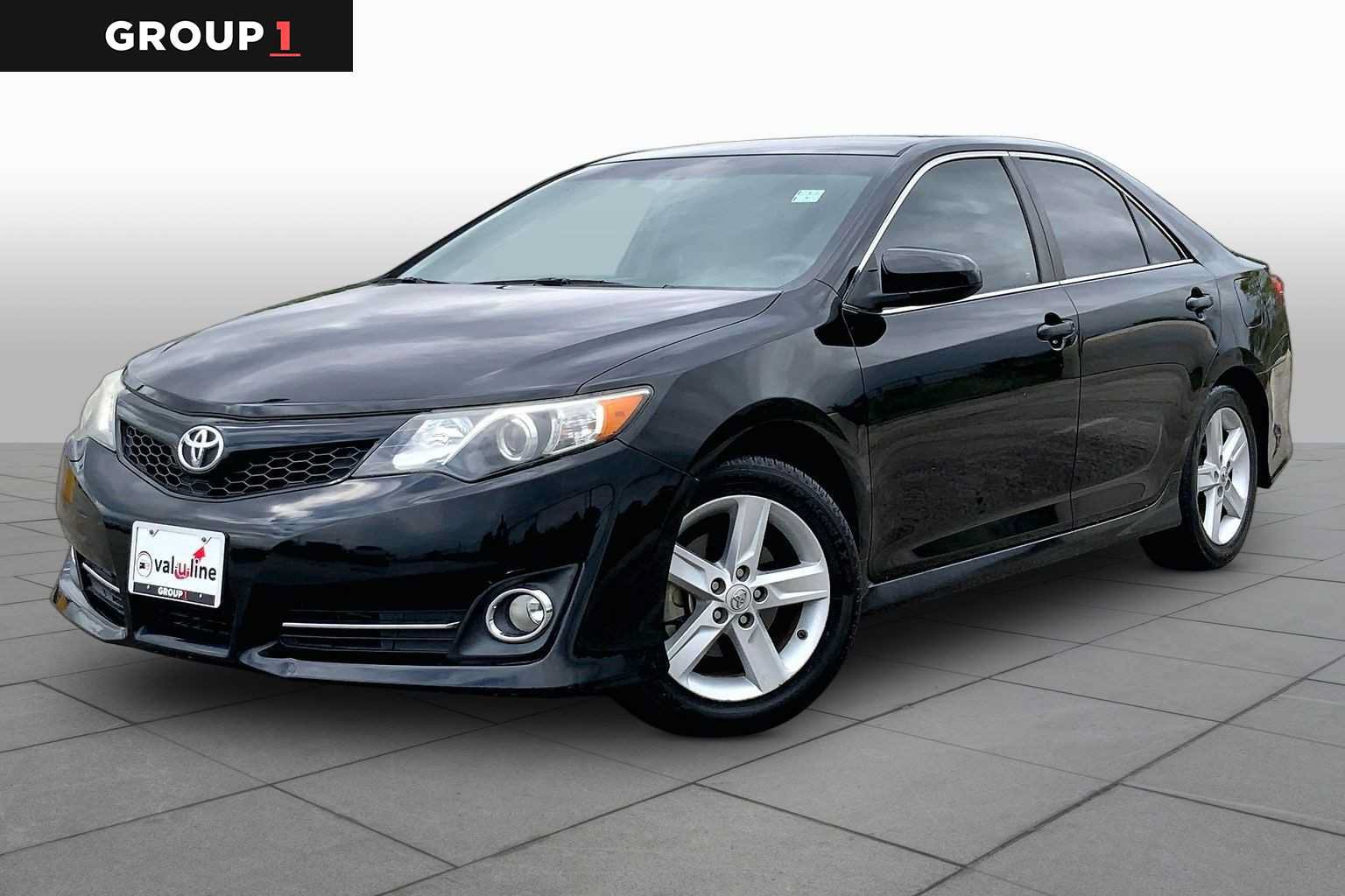 Used 2012 Toyota Camry SE FWD image 1