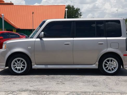 Used 2005 Scion xB FWD image 4