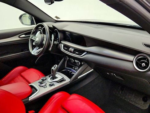 Used 2022 Alfa Romeo Stelvio Veloce AWD/4WD image 26