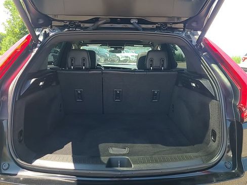 Used 2023 Cadillac XT4 Luxury w/ Cold Weather Package AWD/4WD image 33