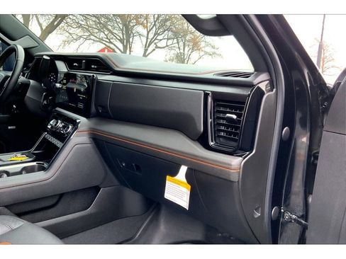 Used 2024 GMC Sierra 2500 AT4 w/ Technology Package image 18