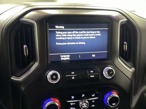 Used 2020 GMC Sierra 2500 AT4 w/ AT4 Premium Package AWD/4WD image 8