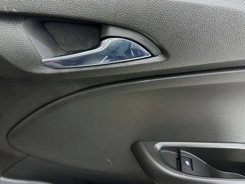 Used 2017 Chevrolet Cruze LS image 27