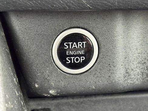 Certified 2022 Nissan Rogue SV image 14