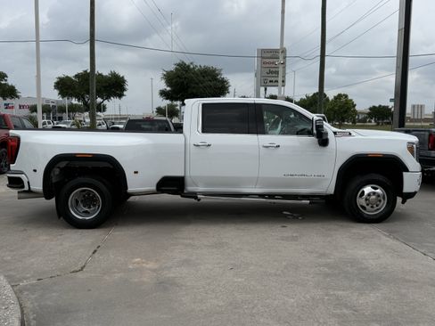 Used 2021 GMC Sierra 3500 Denali w/ Denali Ultimate Package AWD/4WD image 3