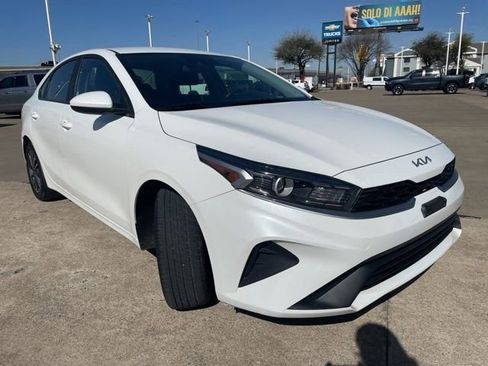 Used 2024 Kia Forte LXS image 3