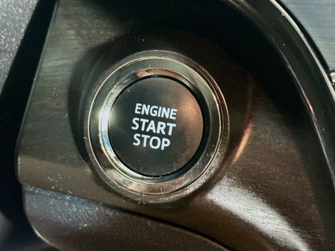 Used 2017 Toyota Avalon XLE image 21