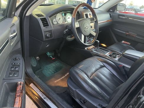 Used 2010 Chrysler 300 C w/ Luxury Group II image 9