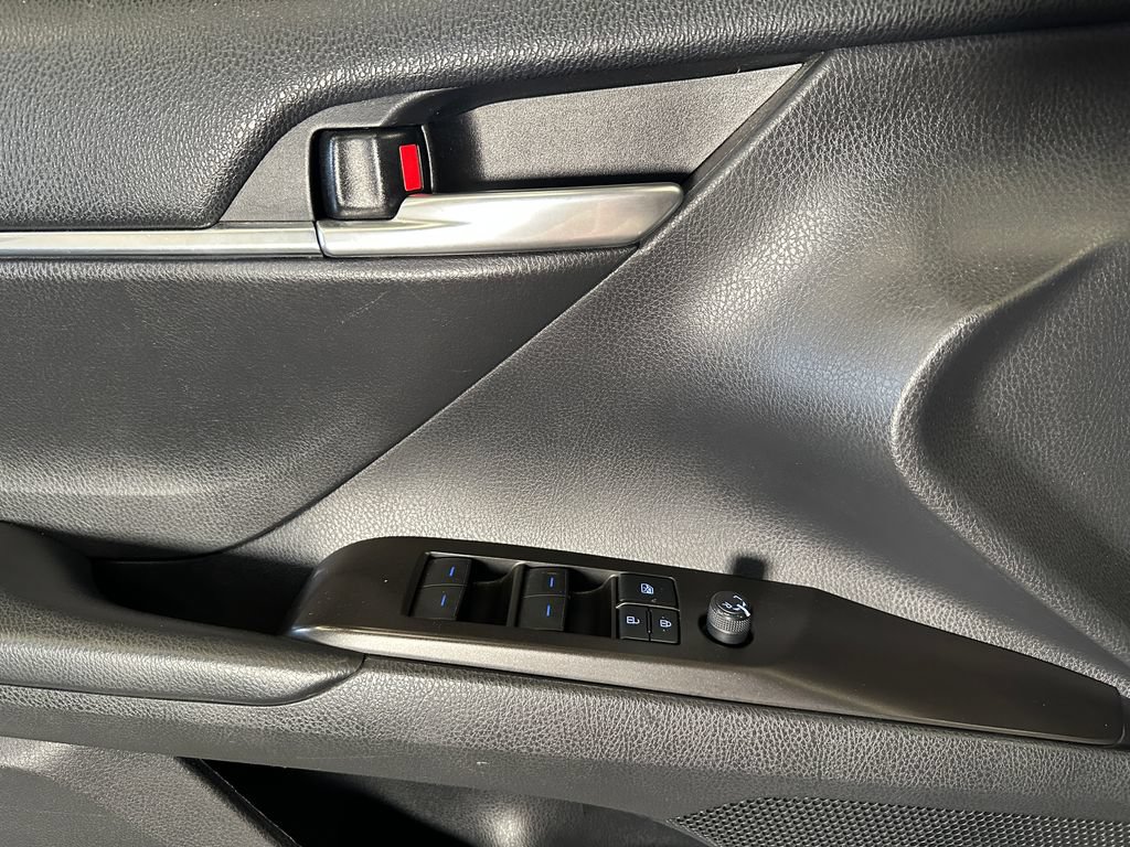 Used 2021 Toyota Camry SE FWD image 18