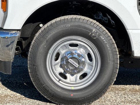 New 2026 Ford F250 XL w/ XL Chrome Package image 22