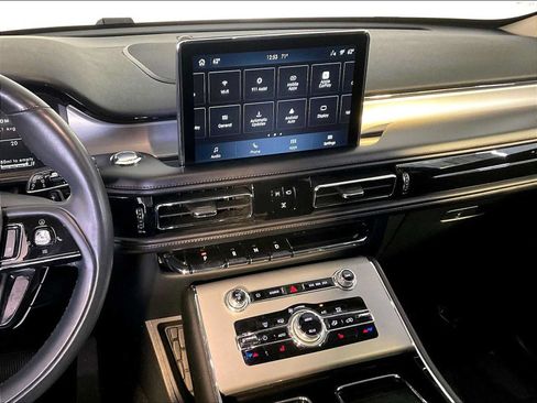 Used 2021 Lincoln Aviator AWD image 16
