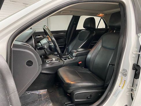 Used 2015 Chrysler 300 C image 10