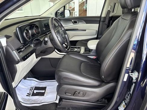 Certified 2024 Kia Carnival LX FWD image 11