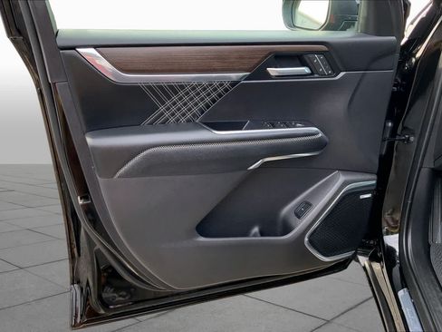 Used 2025 GMC Acadia Denali FWD image 21