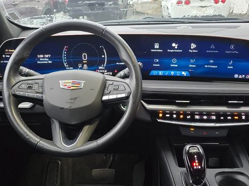 Used 2025 Cadillac XT4 Premium Luxury image 22