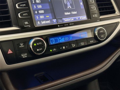 Used 2019 Toyota Highlander Limited Platinum AWD/4WD image 27