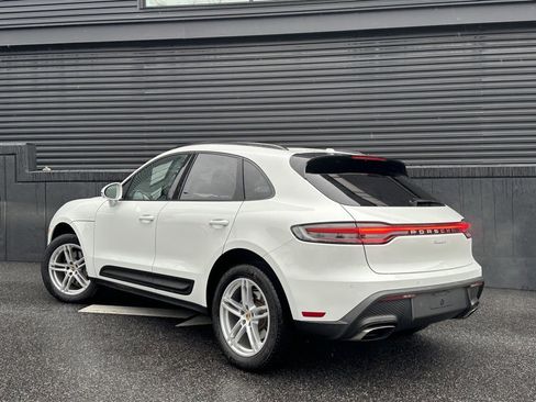 Certified 2025 Porsche Macan image 3